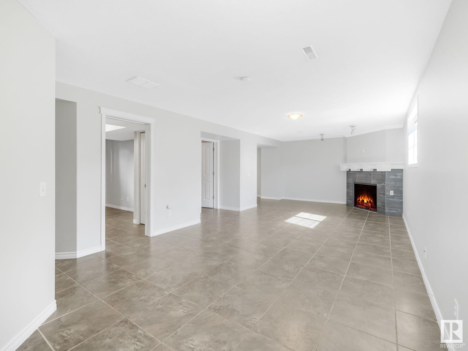 Photo 3 of 7804 5 Av Sw, Edmonton AB