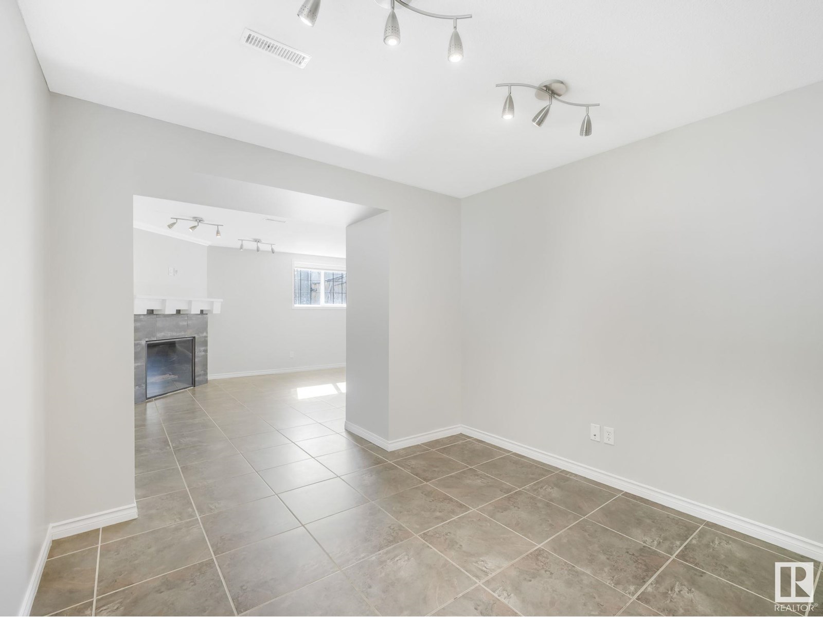 Photo 8 of 7804 5 Av Sw, Edmonton AB