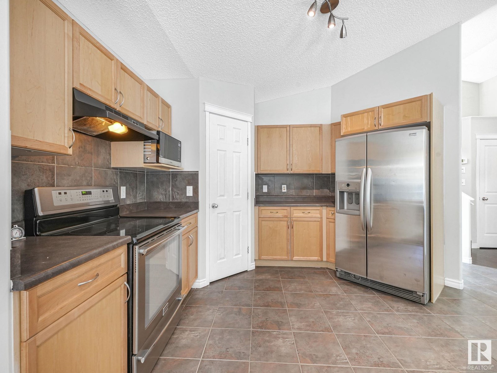 Photo 6 of 7804 5 Av Sw, Edmonton AB