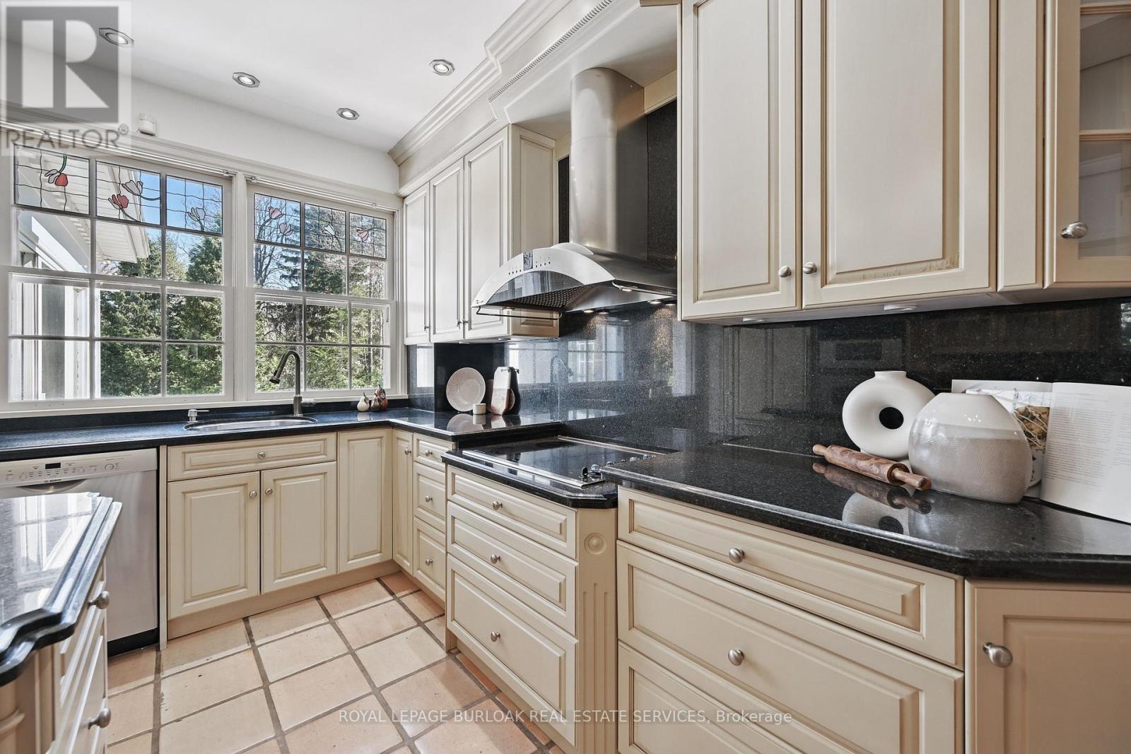 Photo 11 of 3020 First Street, Burlington ON