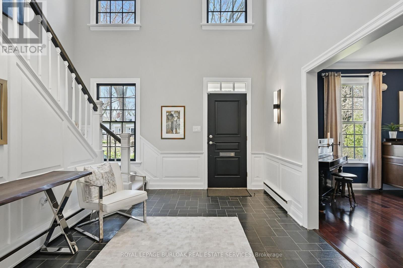 Photo 4 of 3020 First Street, Burlington ON