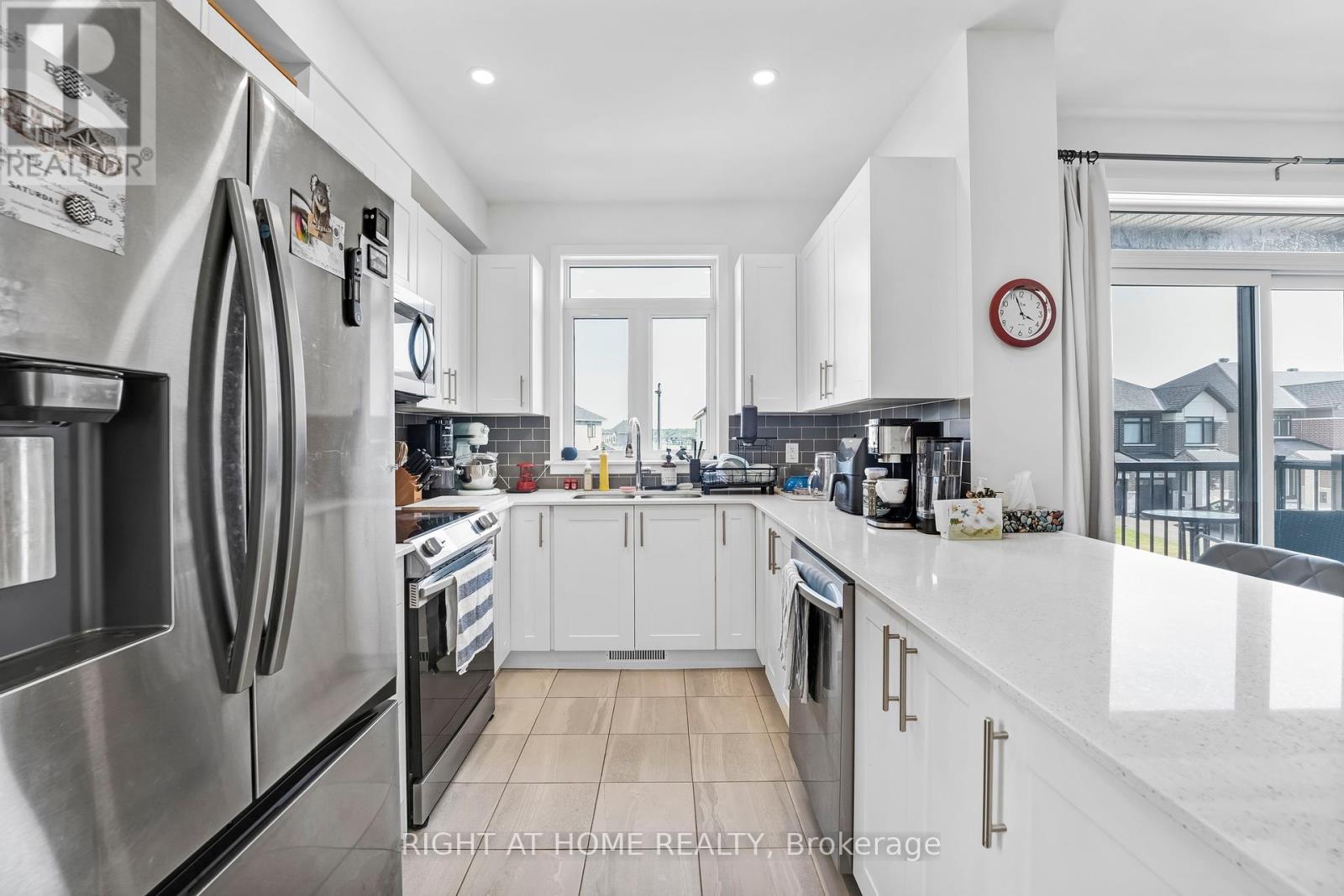 Photo 4 of 556 Tahoe Heights, Ottawa ON