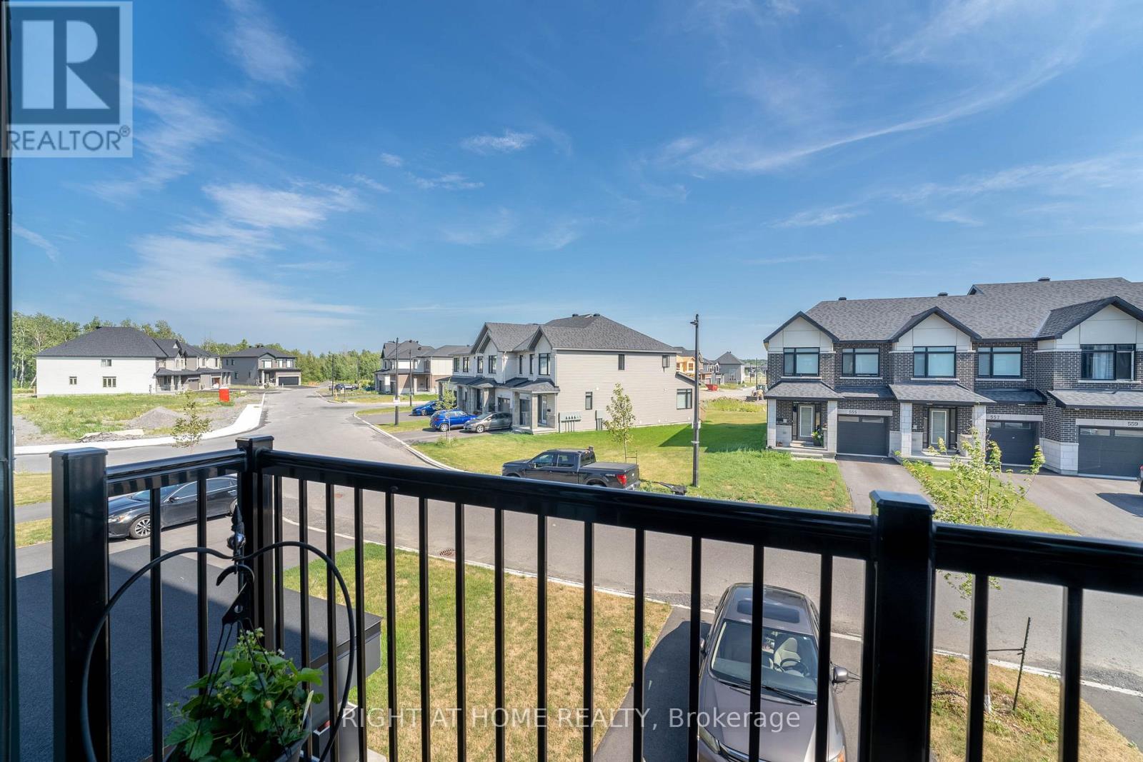 Photo 3 of 556 Tahoe Heights, Ottawa ON
