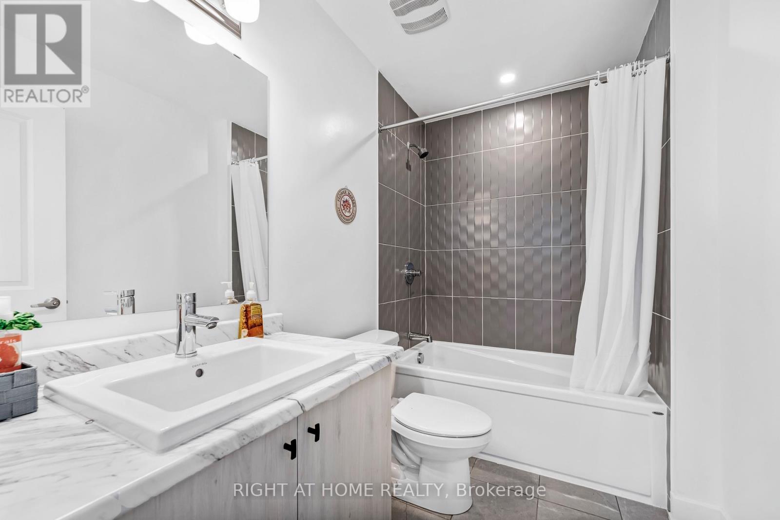 Photo 11 of 556 Tahoe Heights, Ottawa ON