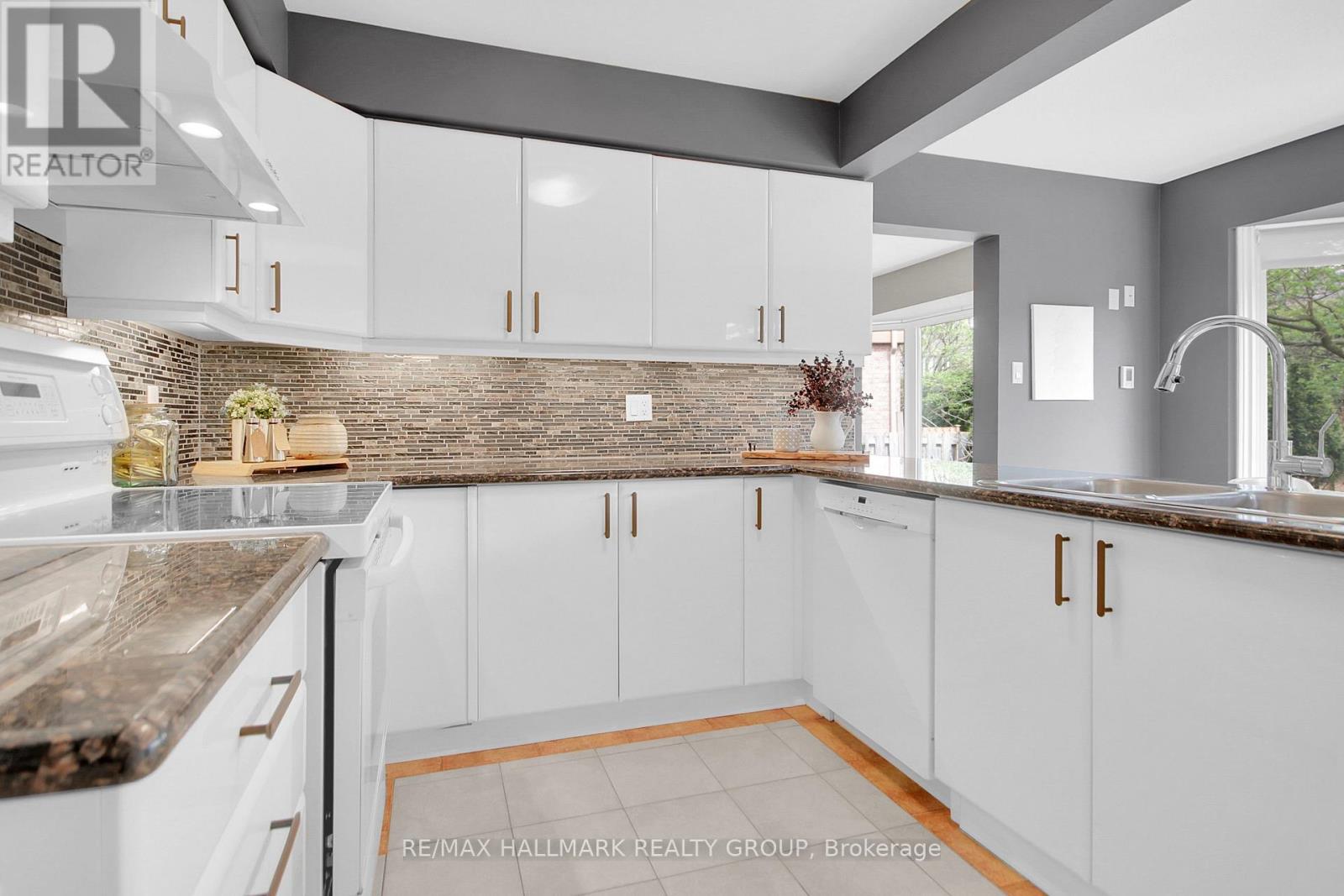 Photo 16 of 20 Arbuckle Crescent, Ottawa ON