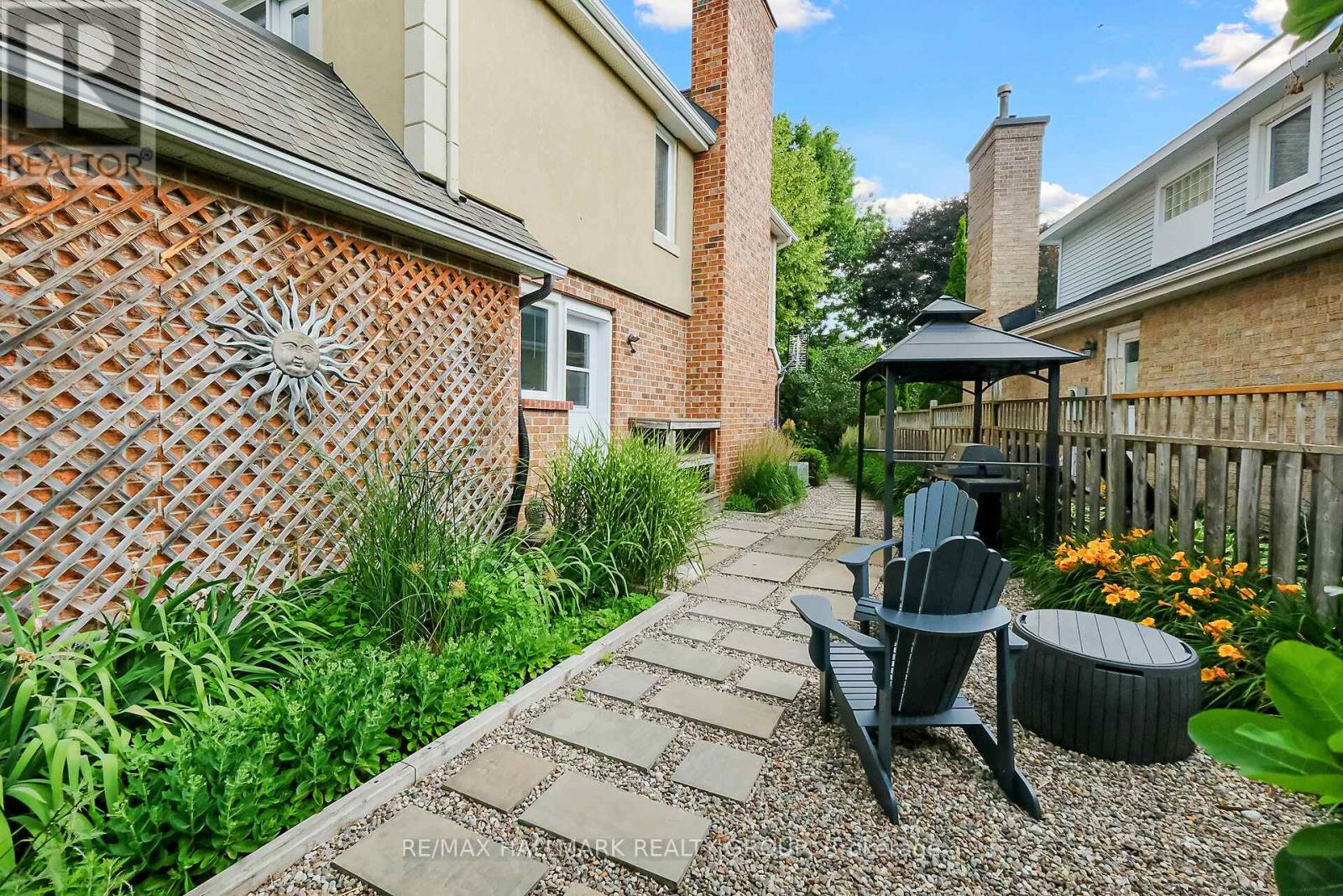 Photo 7 of 20 Arbuckle Crescent, Ottawa ON