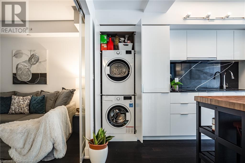 Photo 10 of 955 Bay Street Unit 1809, Toronto ON