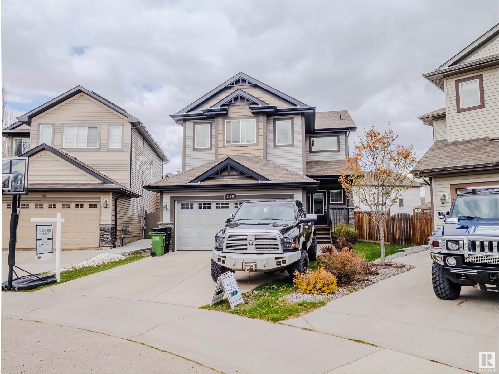 Photo 1 of 11732 18 Av Sw, Edmonton AB