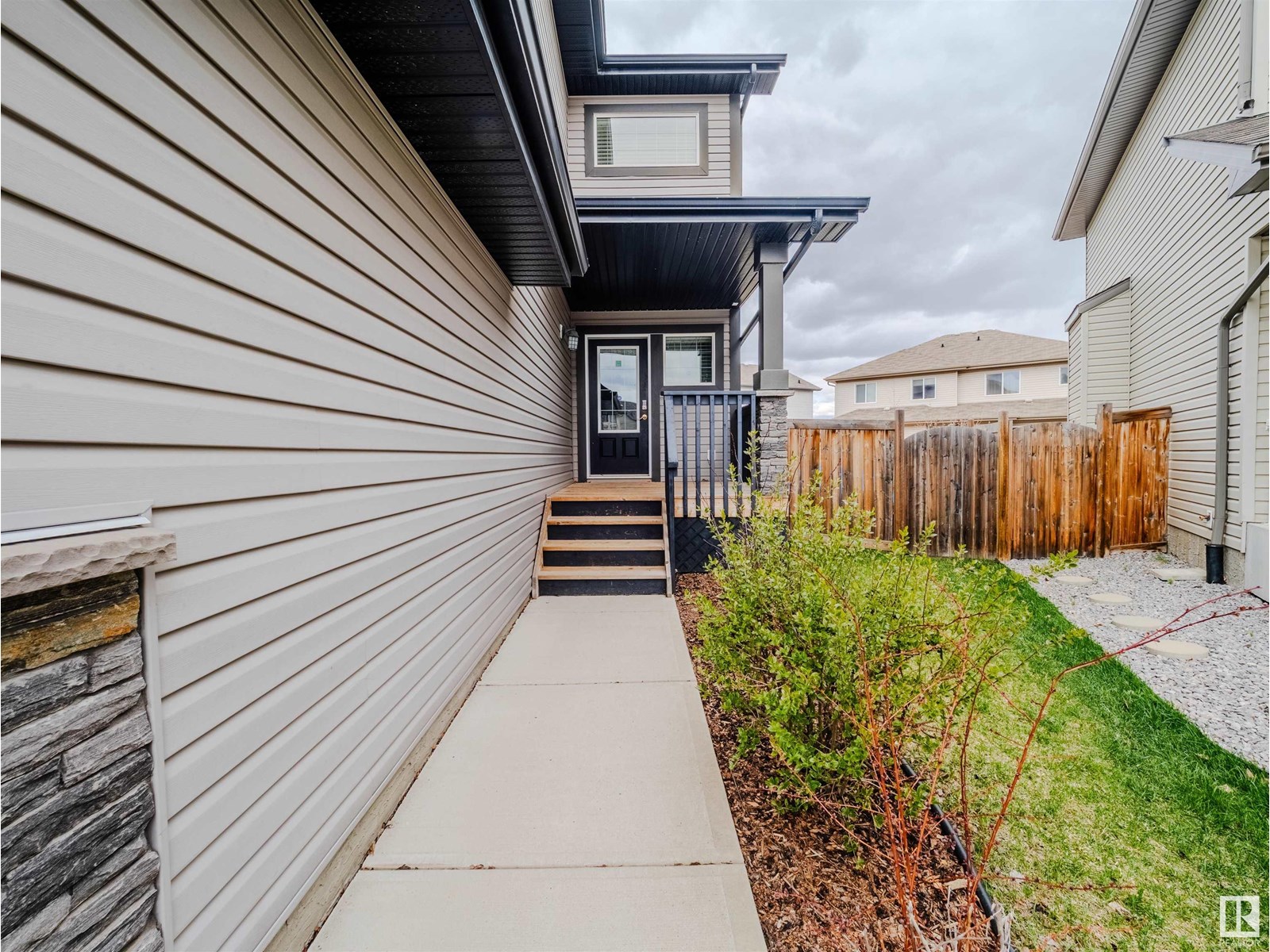 Photo 2 of 11732 18 Av Sw, Edmonton AB