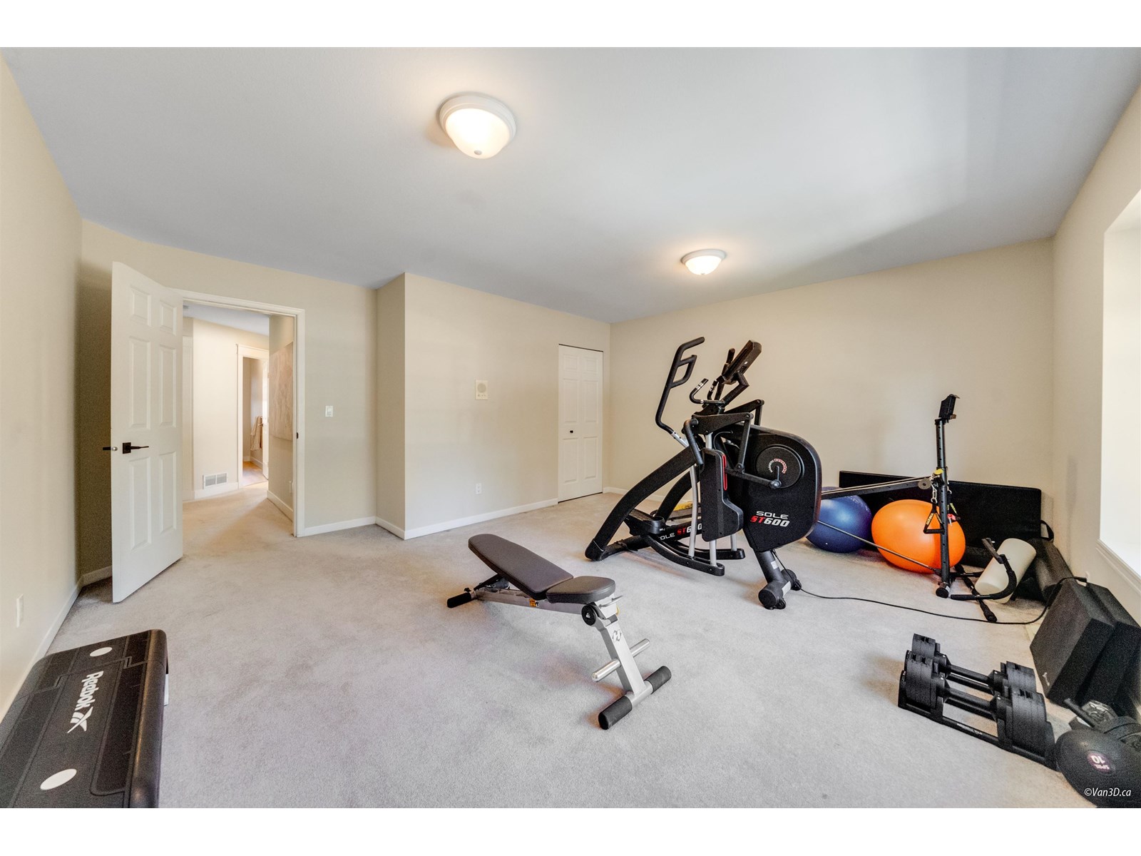 Photo 2 of 21558 84 B Avenue, Langley BC