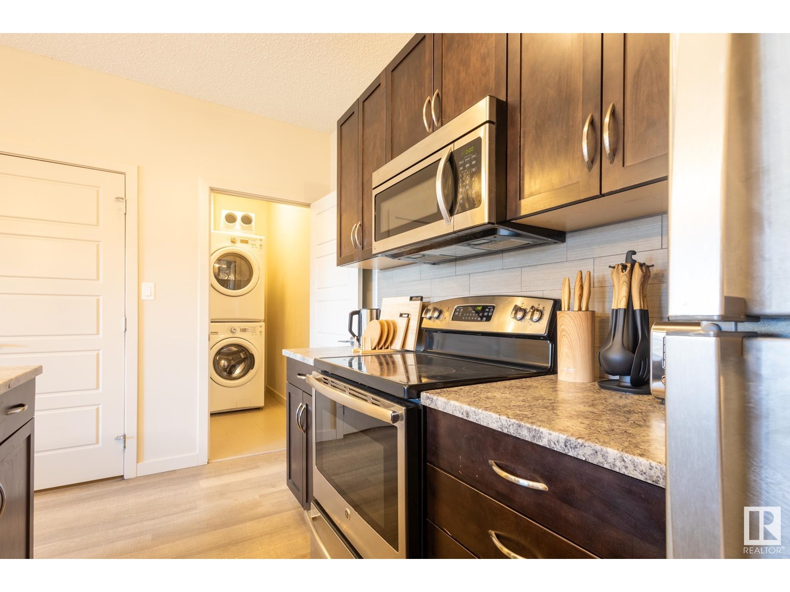 Photo 6 of 403 320 Ambleside Li Sw, Edmonton AB