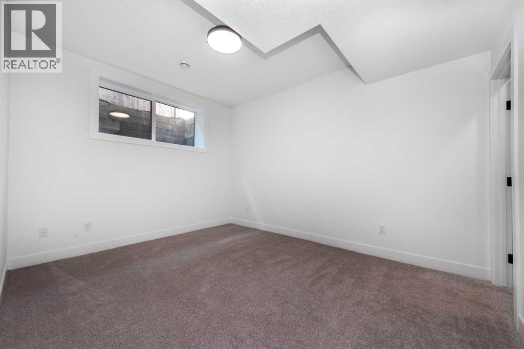 Photo 16 of 13 Hartford Place Nw, Calgary AB