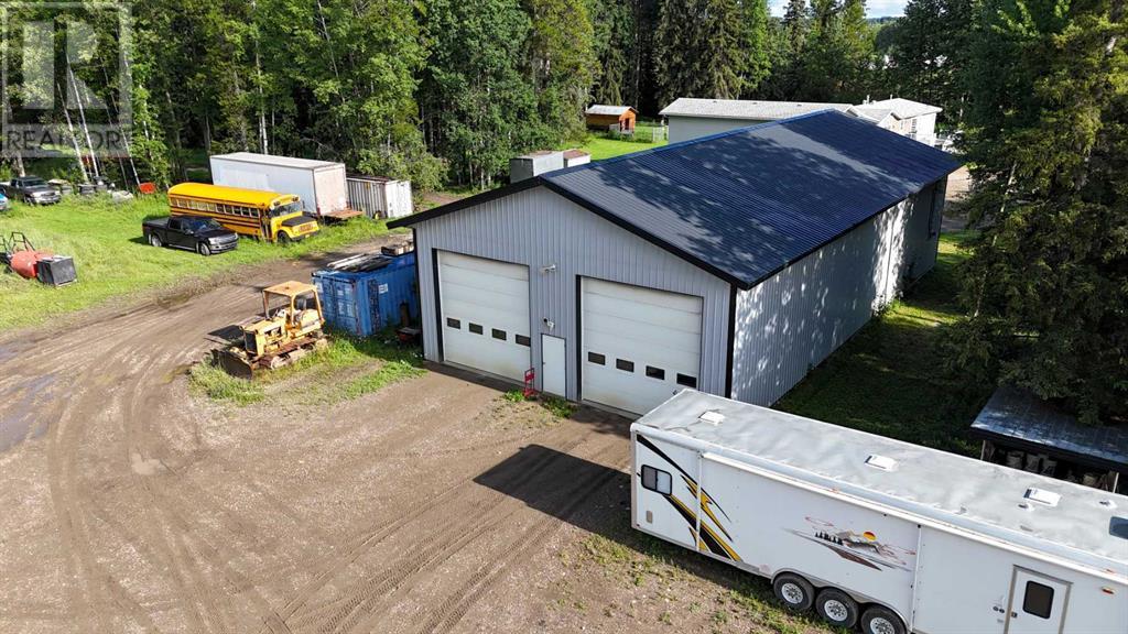 Photo 3 of 710 54 Street S, Edson AB