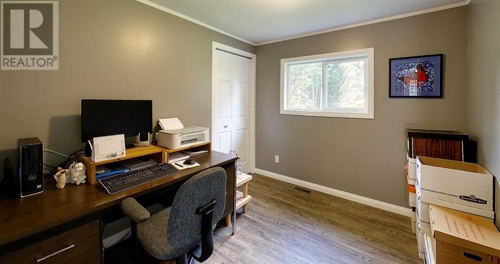 Photo 30 of 710 54 Street S, Edson AB