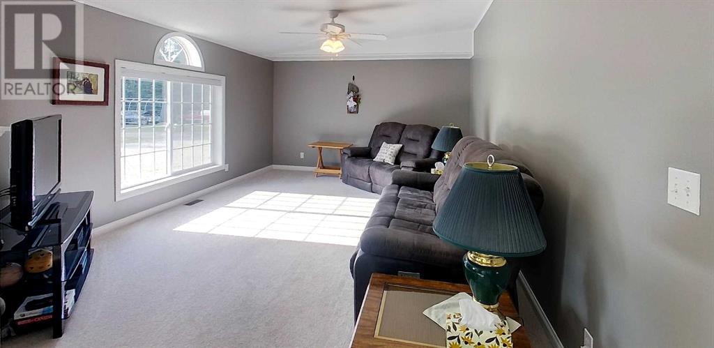 Photo 23 of 710 54 Street S, Edson AB
