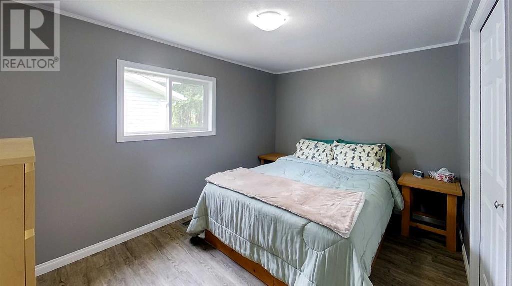 Photo 29 of 710 54 Street S, Edson AB