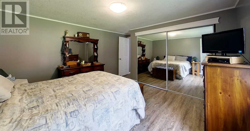 Photo 27 of 710 54 Street S, Edson AB