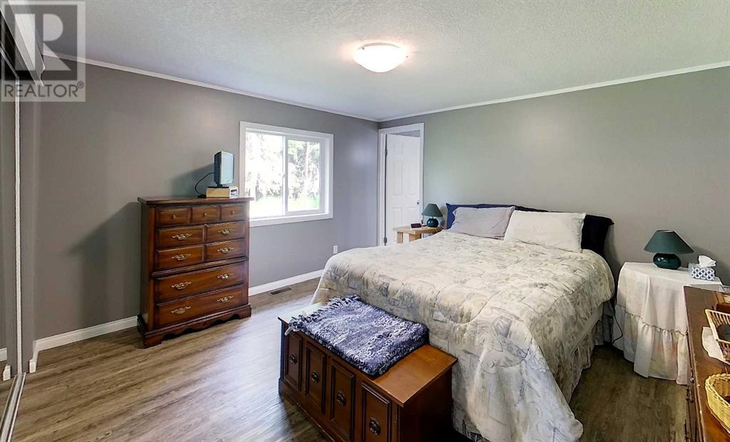 Photo 26 of 710 54 Street S, Edson AB