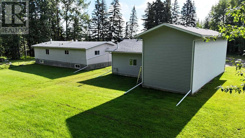 Photo 10 of 710 54 Street S, Edson AB