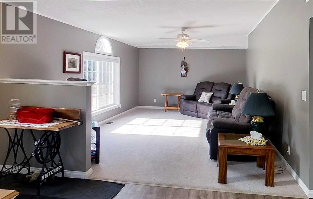 Photo 20 of 710 54 Street S, Edson AB
