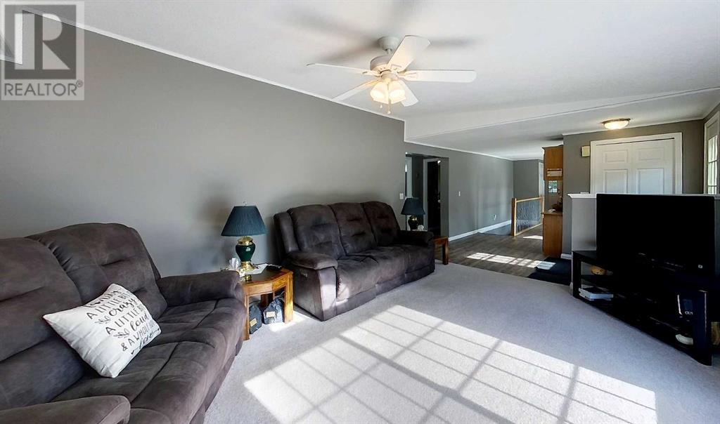 Photo 25 of 710 54 Street S, Edson AB
