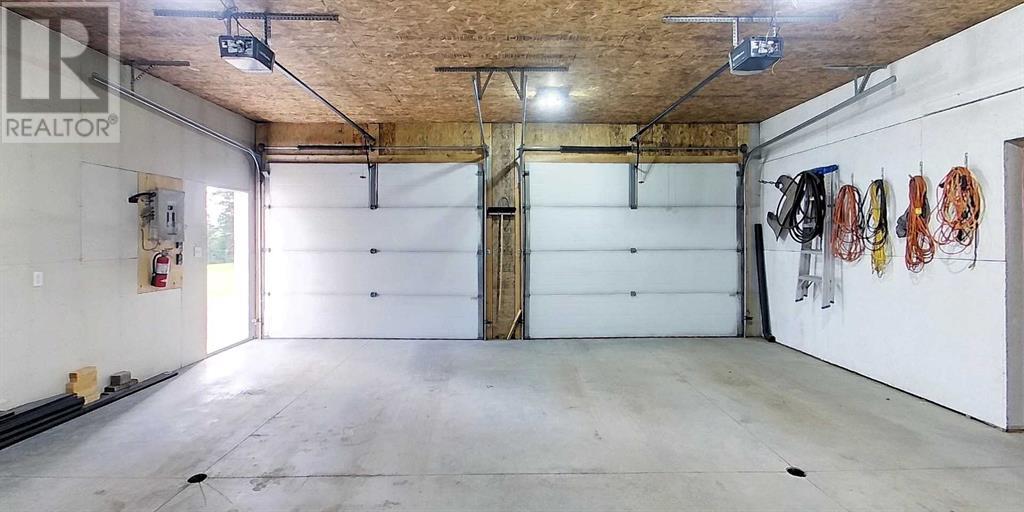Photo 35 of 710 54 Street S, Edson AB