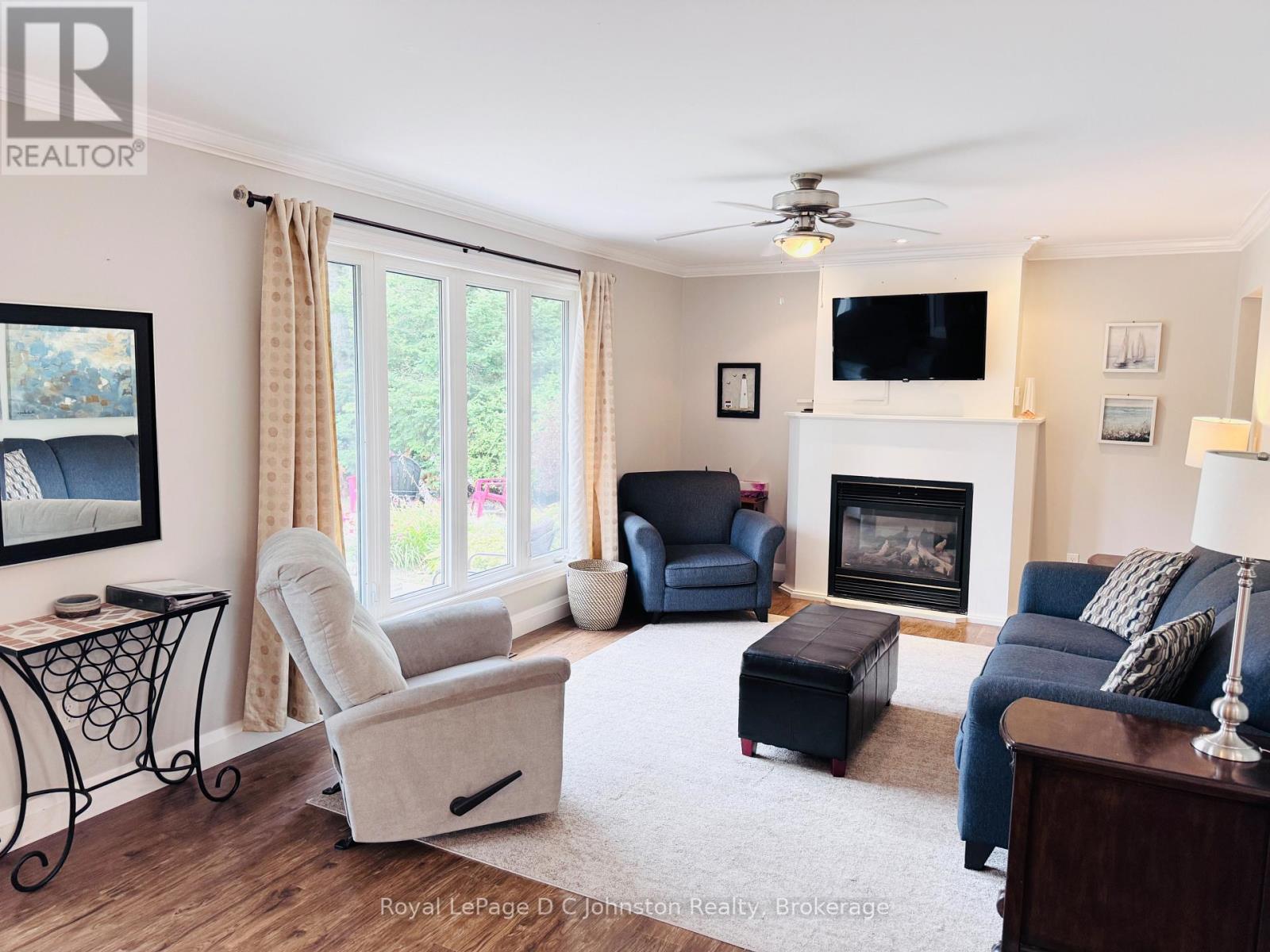 Photo 6 of 564 Mcnabb Street, Saugeen Shores ON