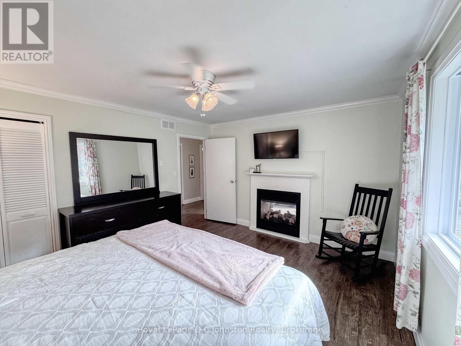 Photo 13 of 564 Mcnabb Street, Saugeen Shores ON