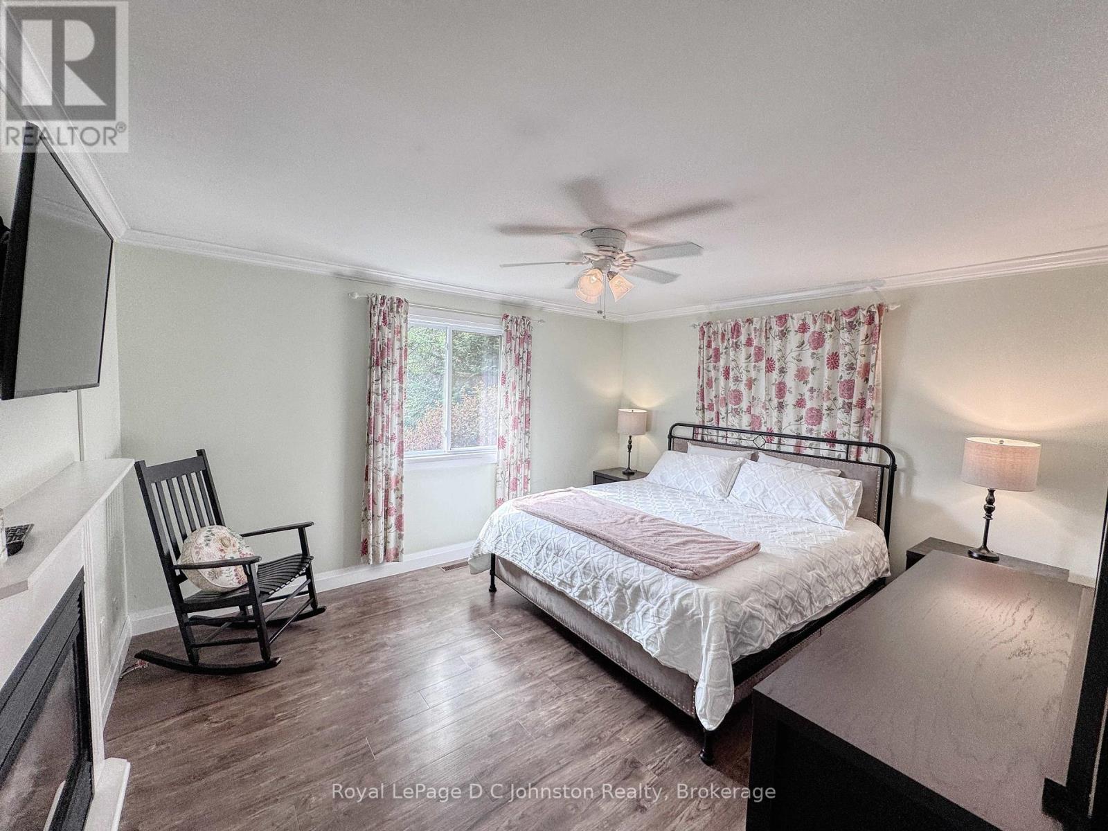 Photo 12 of 564 Mcnabb Street, Saugeen Shores ON