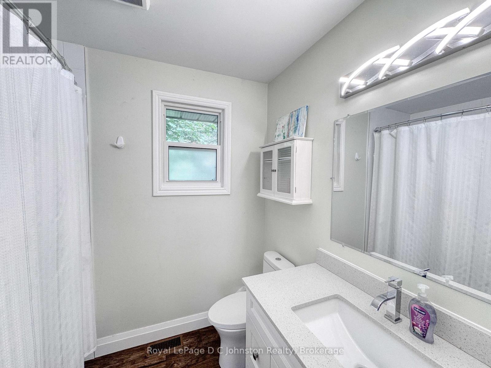 Photo 16 of 564 Mcnabb Street, Saugeen Shores ON