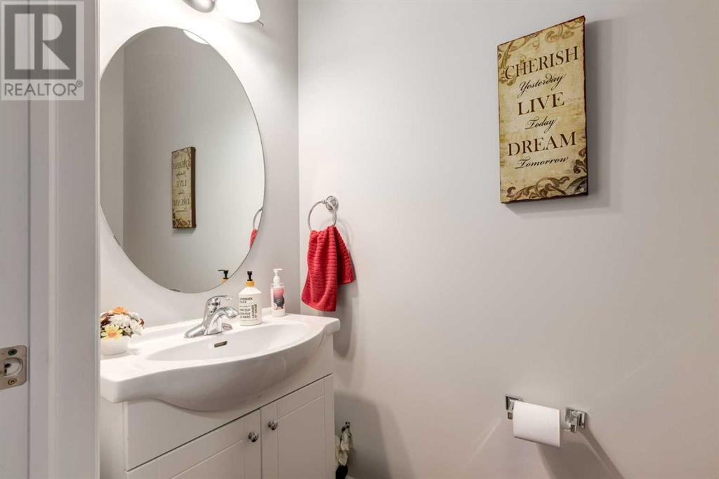 Photo 3 of 163 Cougarstone Court Sw, Calgary AB