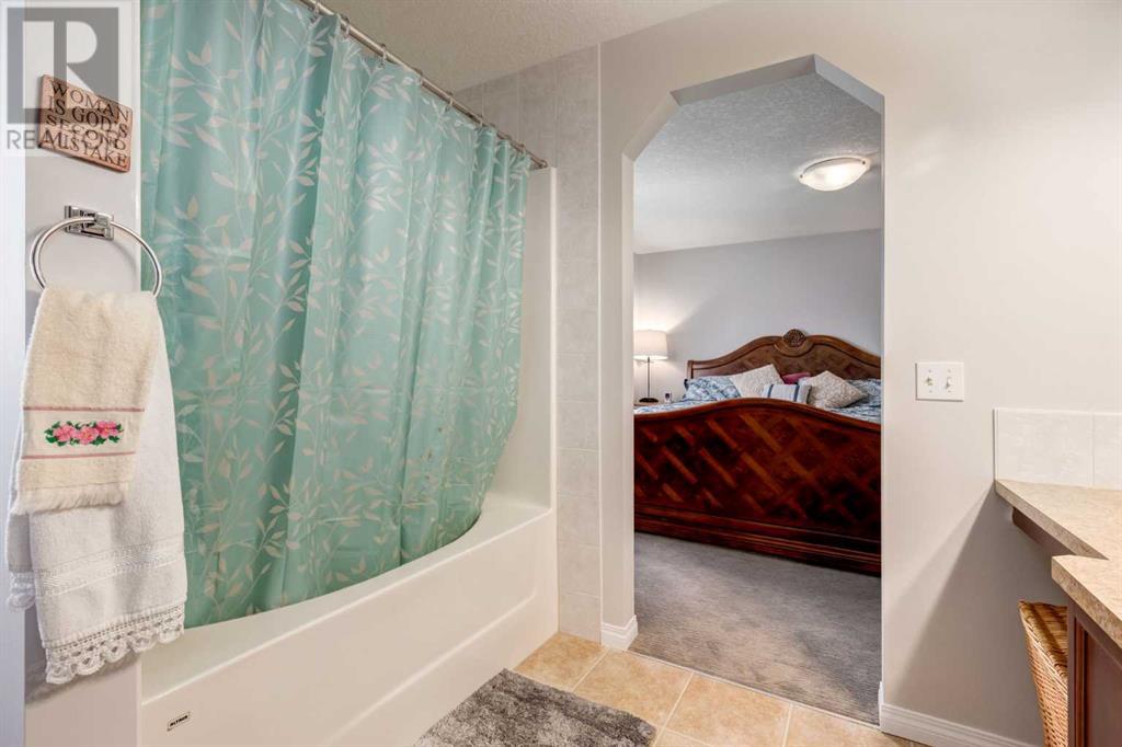 Photo 35 of 163 Cougarstone Court Sw, Calgary AB