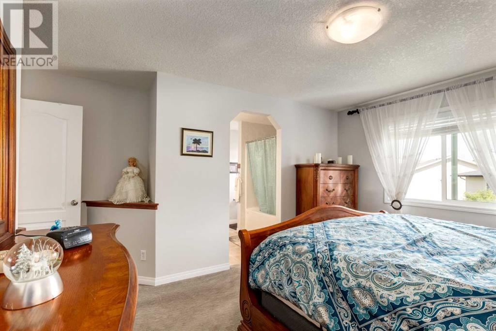 Photo 33 of 163 Cougarstone Court Sw, Calgary AB