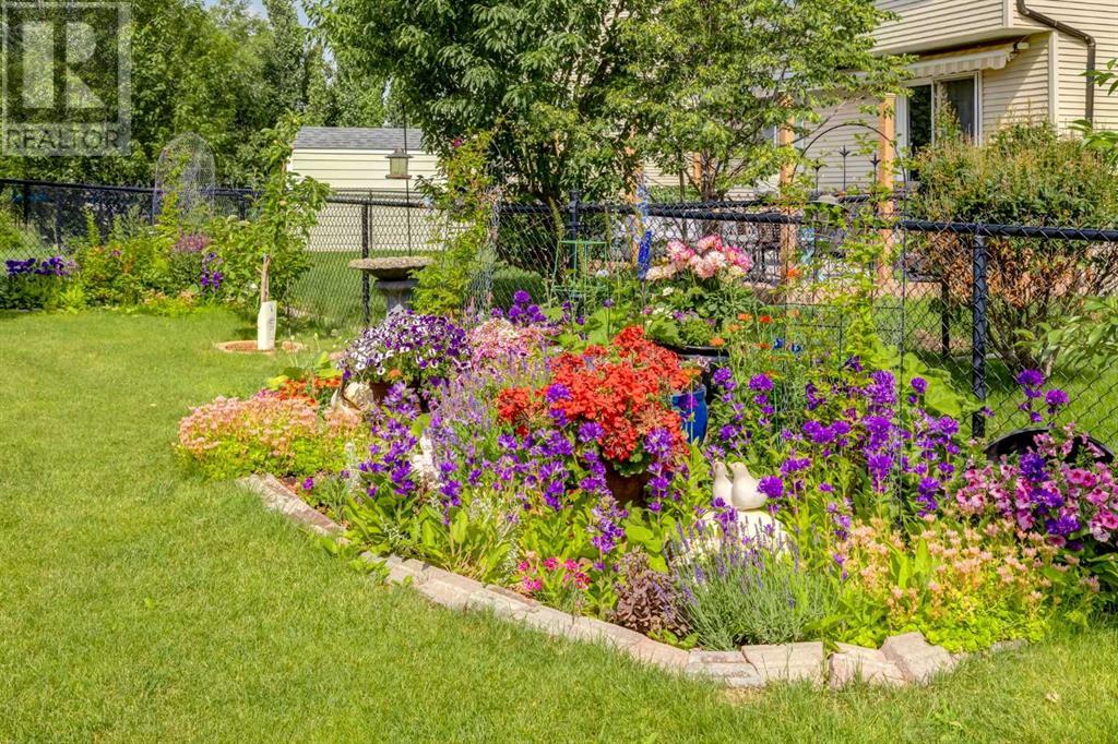 Photo 13 of 163 Cougarstone Court Sw, Calgary AB