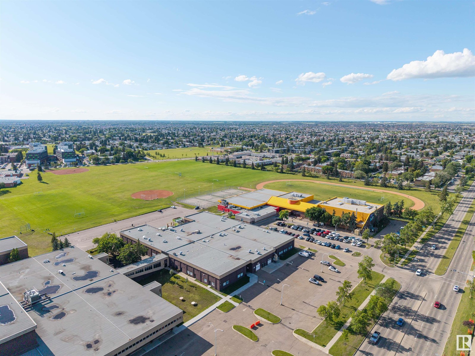 Photo 8 of 14424 65 St Nw, Edmonton AB