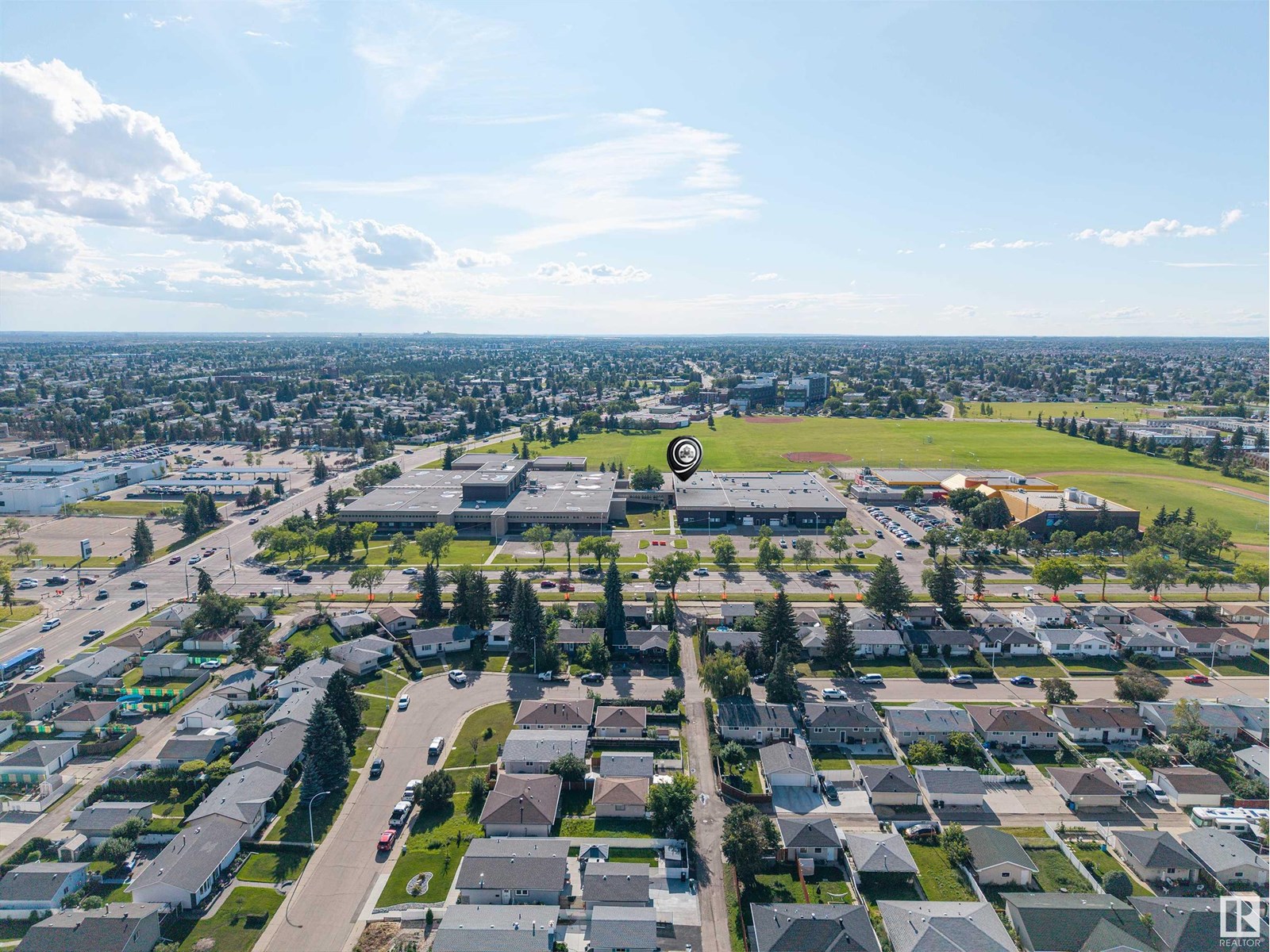 Photo 5 of 14424 65 St Nw, Edmonton AB
