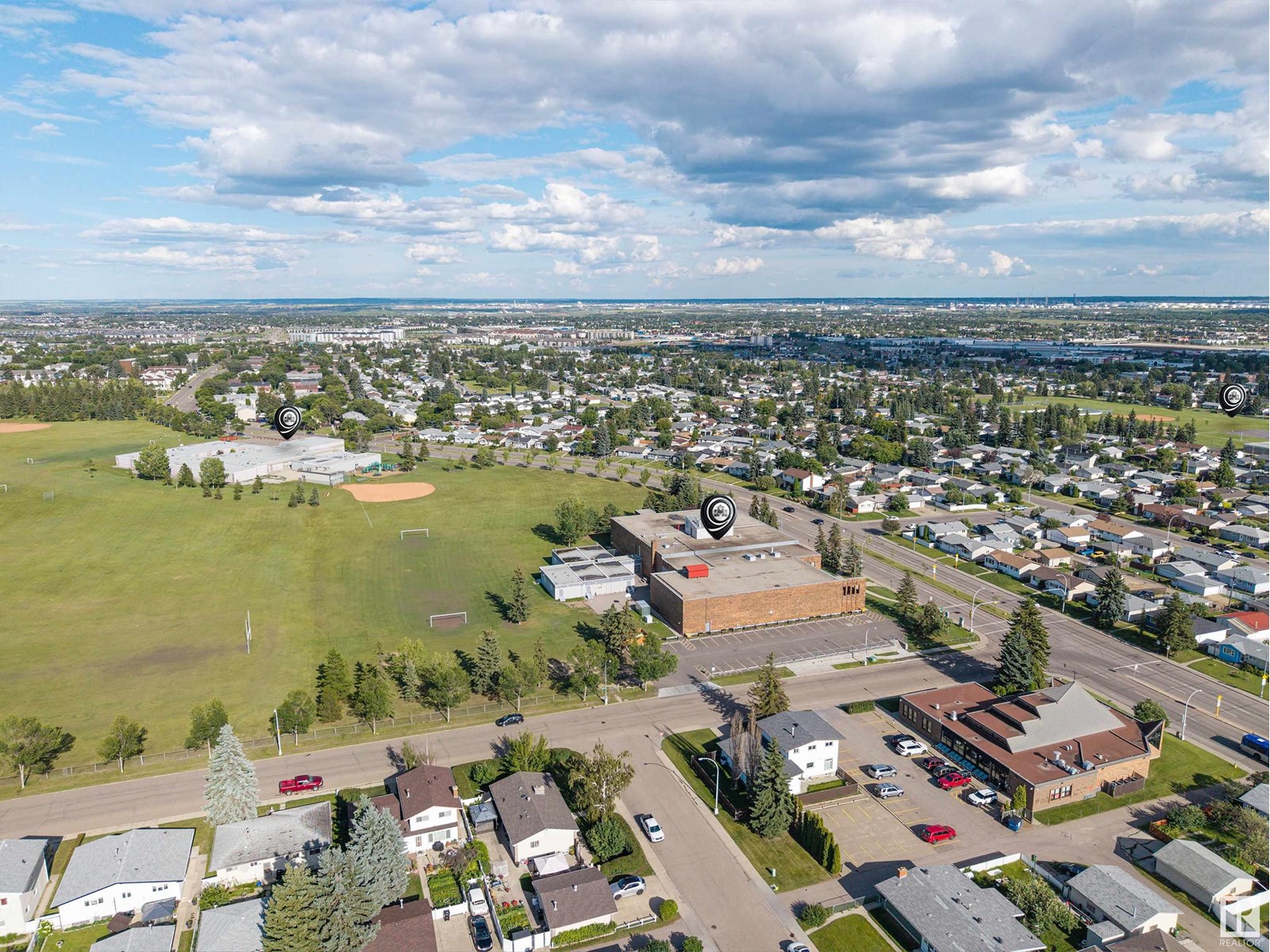 Photo 7 of 14424 65 St Nw, Edmonton AB
