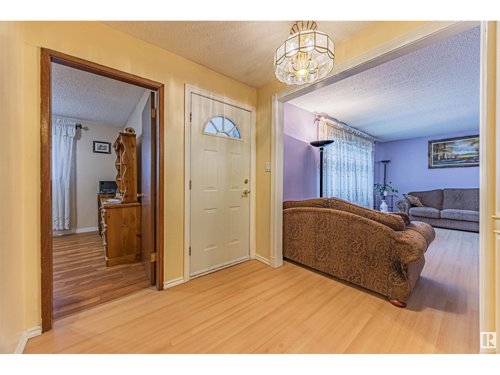 Photo 15 of 14424 65 St Nw, Edmonton AB