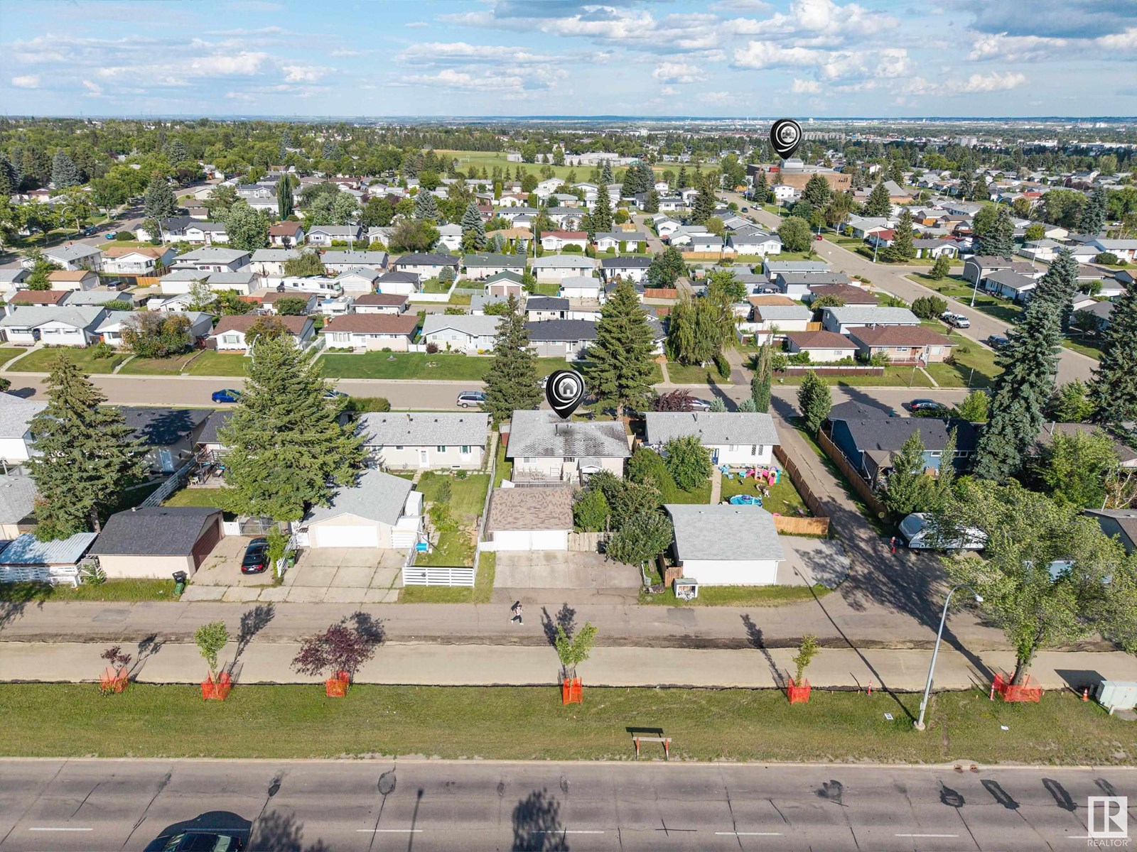 Photo 11 of 14424 65 St Nw, Edmonton AB