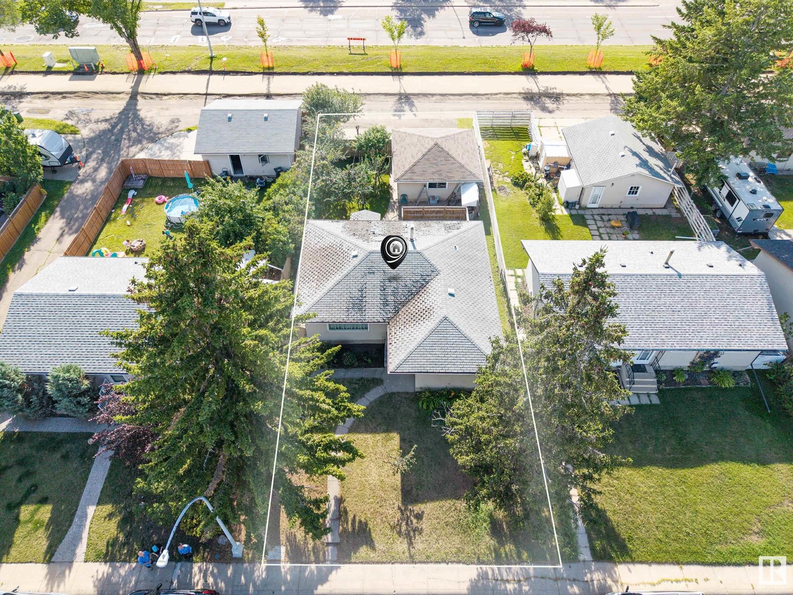 Photo 3 of 14424 65 St Nw, Edmonton AB