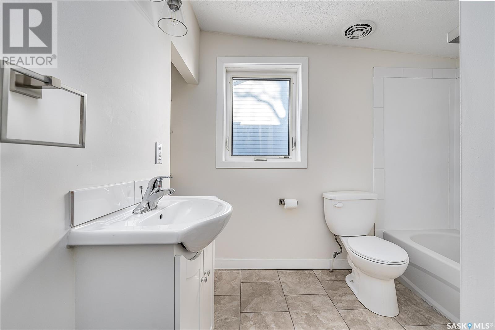 Photo 17 of 1317 Connaught Avenue, Moose Jaw SK