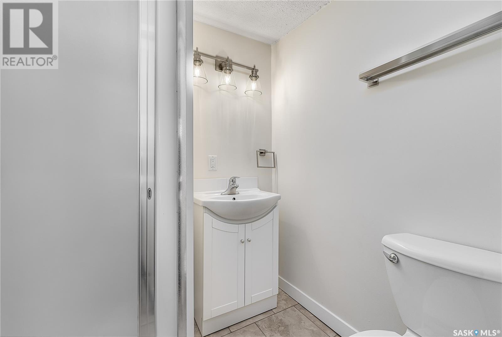 Photo 18 of 1317 Connaught Avenue, Moose Jaw SK