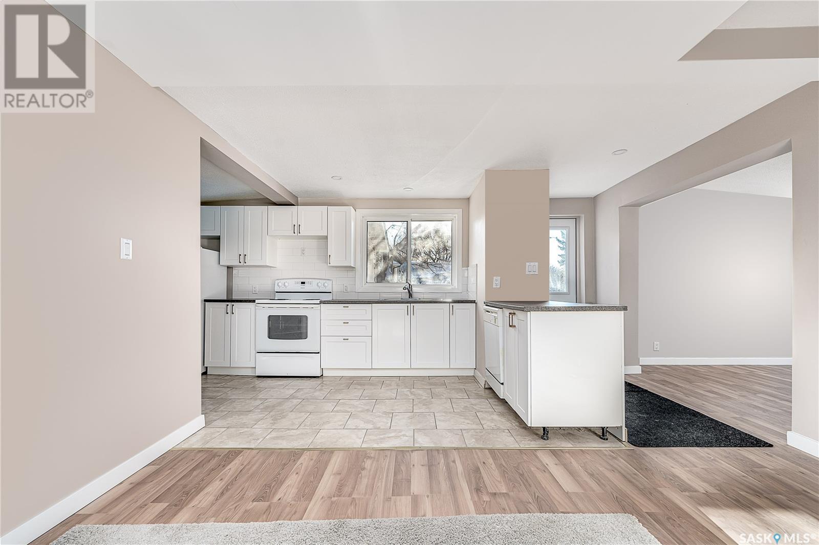 Photo 8 of 1317 Connaught Avenue, Moose Jaw SK