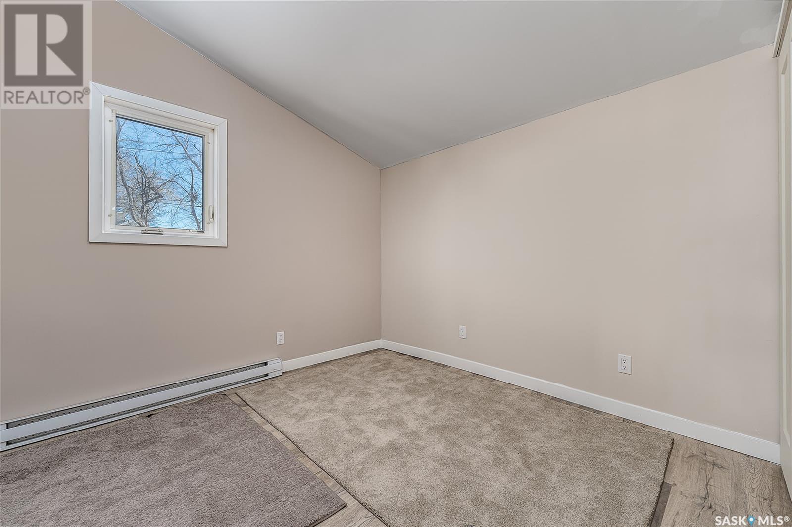 Photo 9 of 1317 Connaught Avenue, Moose Jaw SK