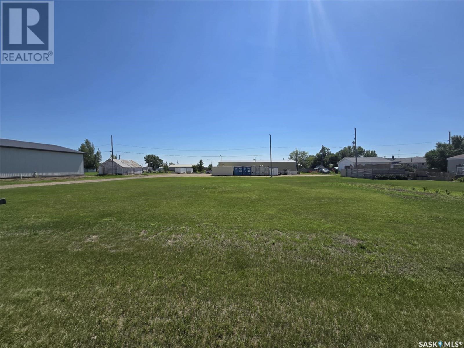 Photo 3 of 412 Railway Avenue, Belle Plaine SK