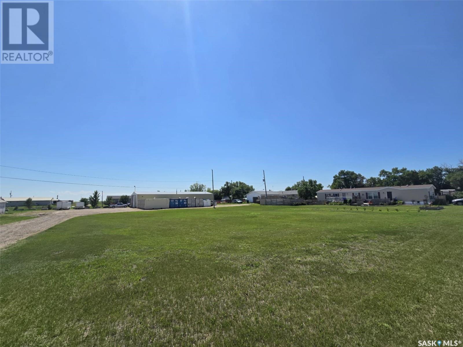 Photo 5 of 412 Railway Avenue, Belle Plaine SK