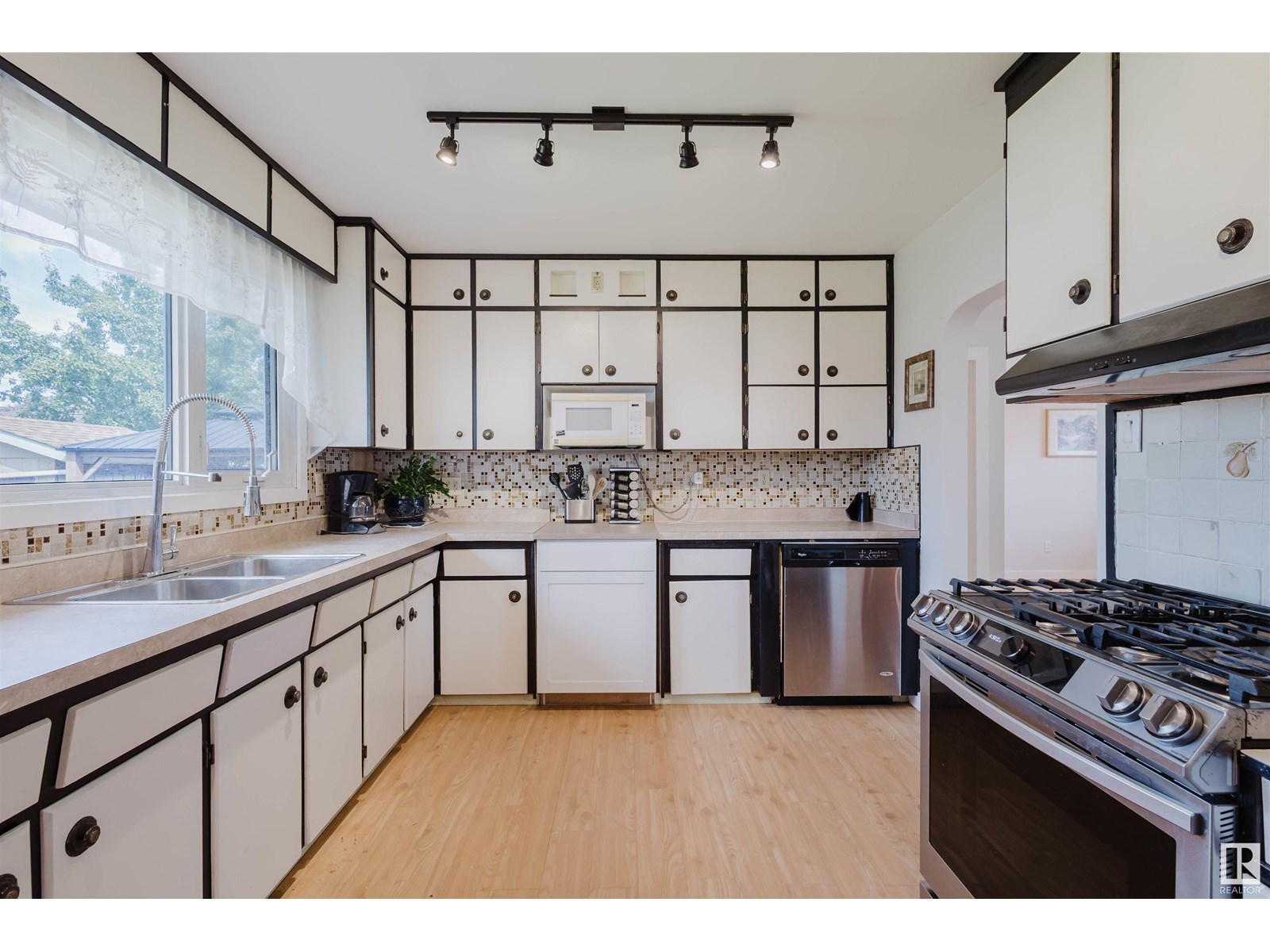 Photo 10 of 10926 153 St Nw, Edmonton AB
