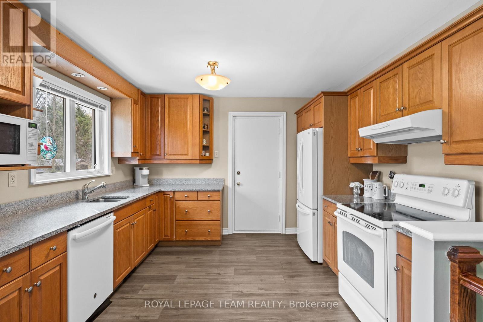 Photo 12 of 6481 Rideau Valley Drive N, Ottawa ON