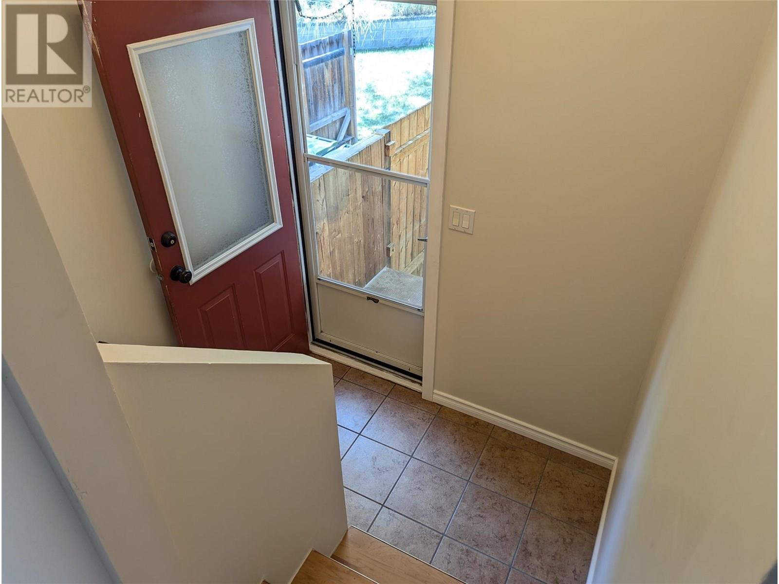 Photo 8 of 1087 Monterey Court, Kelowna BC