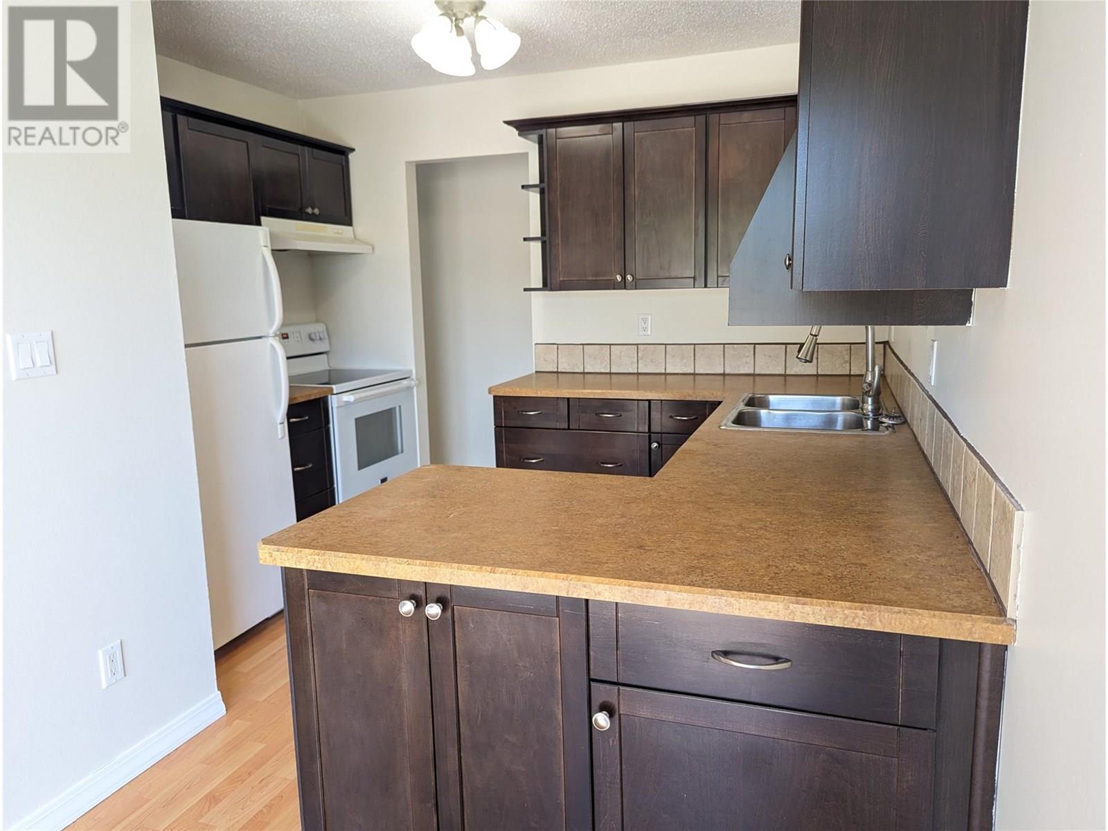 Photo 11 of 1087 Monterey Court, Kelowna BC